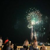 北谷の海に花火が上がります。詳しくはイベントカレンダーでご確認ください。
